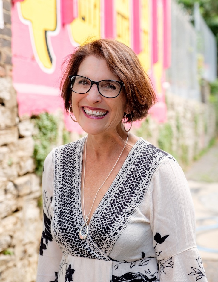  Julie Bogart